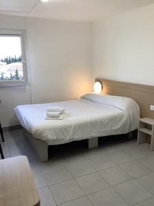 des chambres PMR sont  disposition 